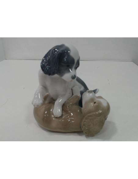8-8-29902-1-Figura Perros Jugando Nao de Lladro