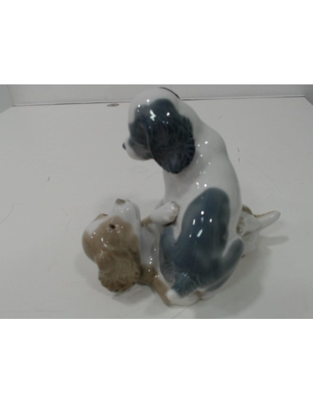 8-8-29902-2-Figura Perros Jugando Nao de Lladro