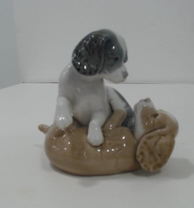 8-6-117783-1-figura porcelana de perros jugando de NAO