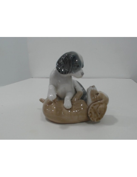 8-6-117783-1-figura porcelana de perros jugando de NAO