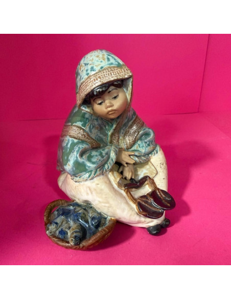 8-8-33901-4-Figura lladro vendedora de pescado 