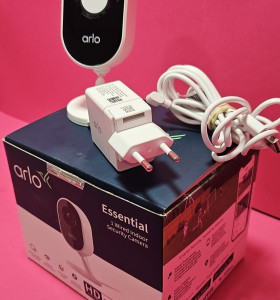 8-8-66397-1-Camara Videovigilancia Arlo Essential 2