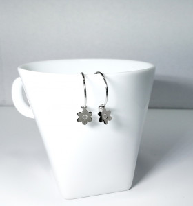 6-2-93131-1-Pendientes aro con flor 17 mm