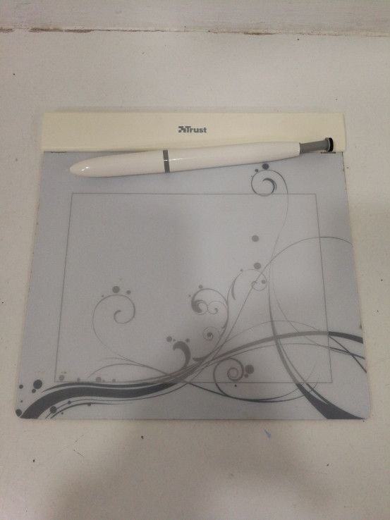 6-6-146648-1-Equipo Diseño Gráfico Trust Flex Desing Tablet