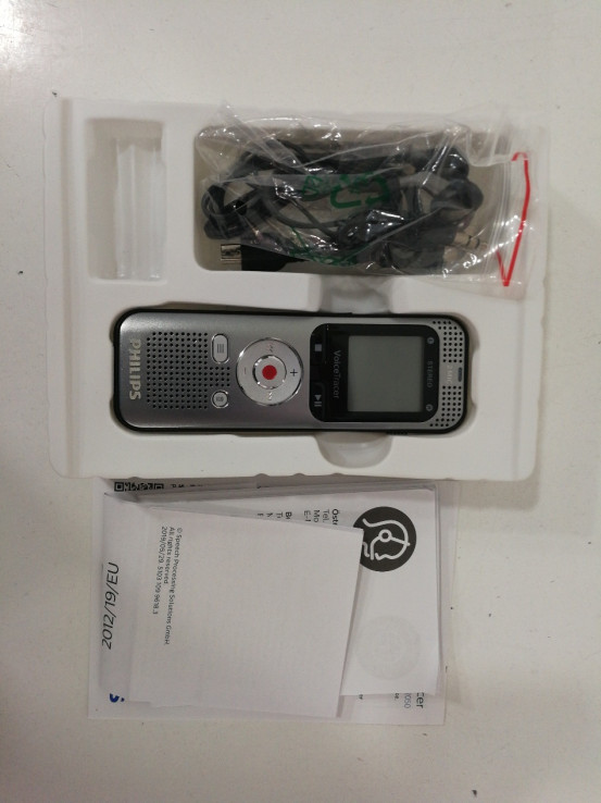 6-6-148810-1-Dictáfono Philips VoiceTracer 