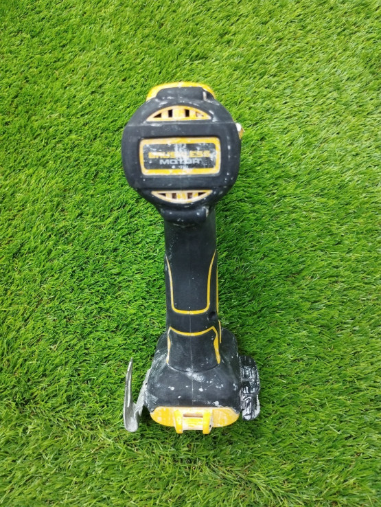 6-6-149863-11-Herramientas Eléctricas Combo Dewalt DCK2080P2T radial y atornillador