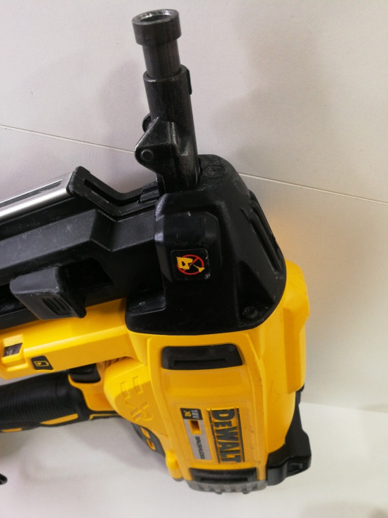 6-6-152583-2-Clavadora Eléctrica Dewalt Dcn890p2