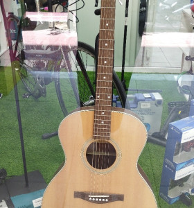 6-6-161360-1-Guit Eastman AC122