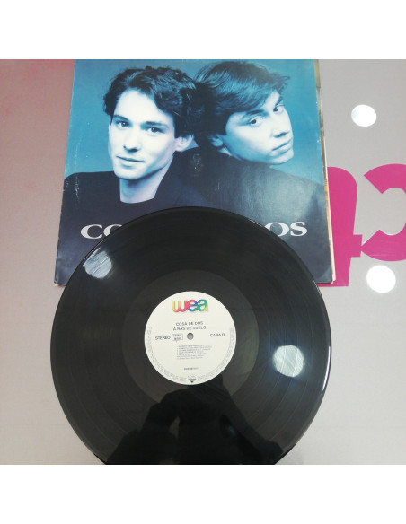 7-7-68610-2-Cosa de dos a ras del suelo