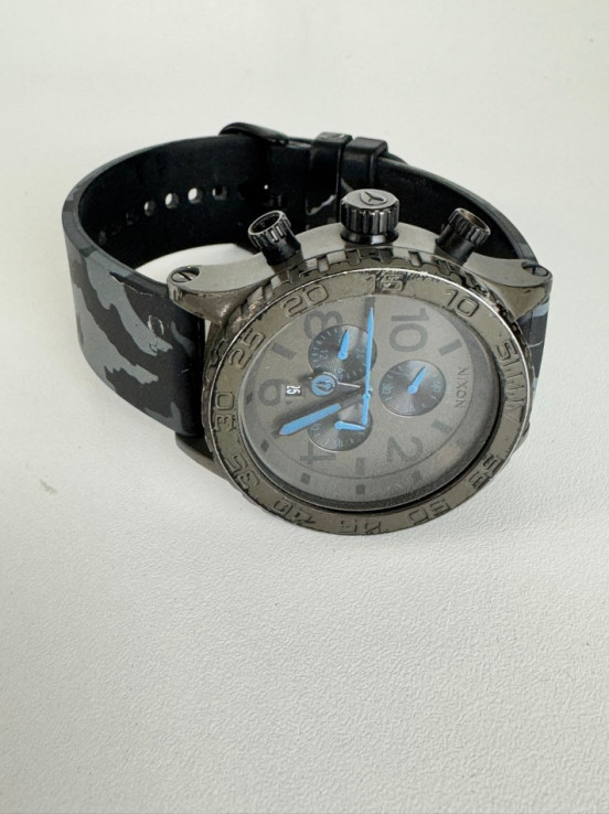 7-7-75389-2-Reloj Alta Gama Caballero Nixon 42-20 Chrono