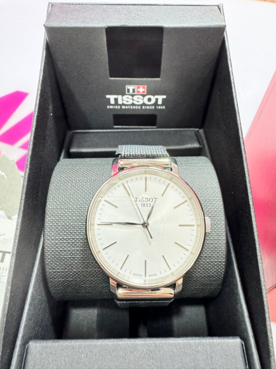 7-7-75702-5-Reloj Alta Gama Señora Tissot Lady T1432101101100 Every Time Sin Uso