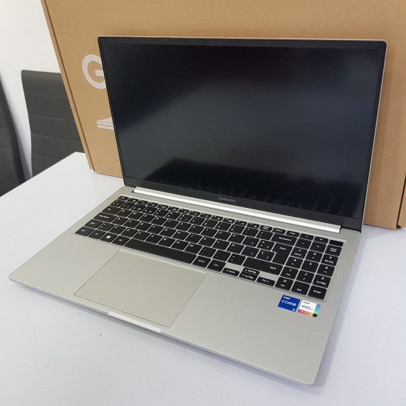 7-8-60273-2-Ordenador portátil Galaxy Book3 np750xfg 8ram 512gb SSD IntelCore i5 15.6 Windows 11