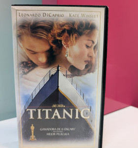 7-9-68583-1-CD, vinilos y casetes VHS Titanic 2