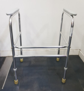 8-8-56880-1-Andador Invacare D88316 