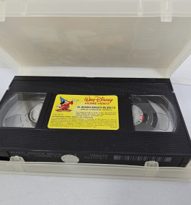 8-8-60830-1-Cine, DVD y películas Vhs El Mundo Magico de Bella  2
