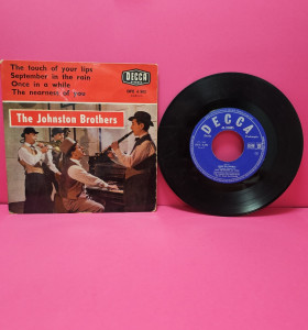 8-8-65408-1-Vinilo The Johnston Brothers  2