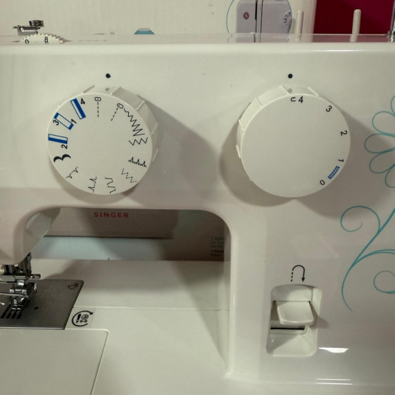 8-8-67390-5-Maquina Coser Singer Promise II