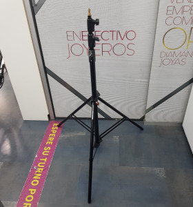 8-8-68383-1-Tripode Manfrotto 1004Bac