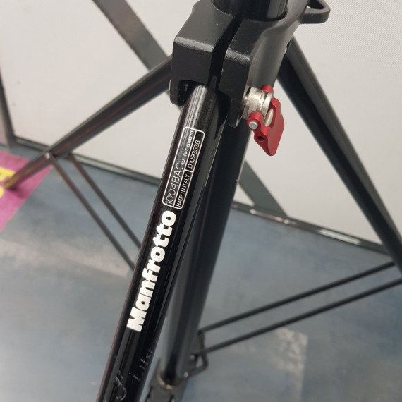 8-8-68383-2-Tripode Manfrotto 1004Bac