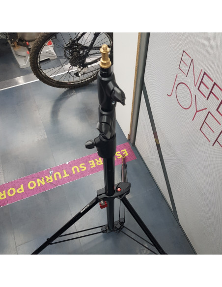 8-8-68383-4-Tripode Manfrotto 1004Bac