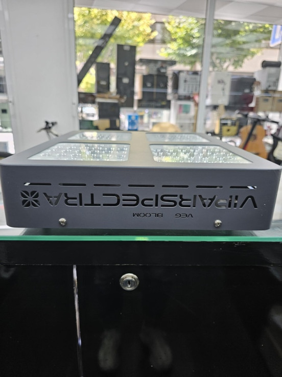 8-8-70460-6-Electricidad Lámpara Led ViparSpectra V600 (Sin Uso)