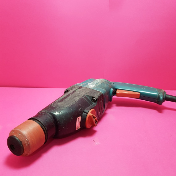 1-8-65765-4-Taladro Percutor Makita HR2410 sin garantia