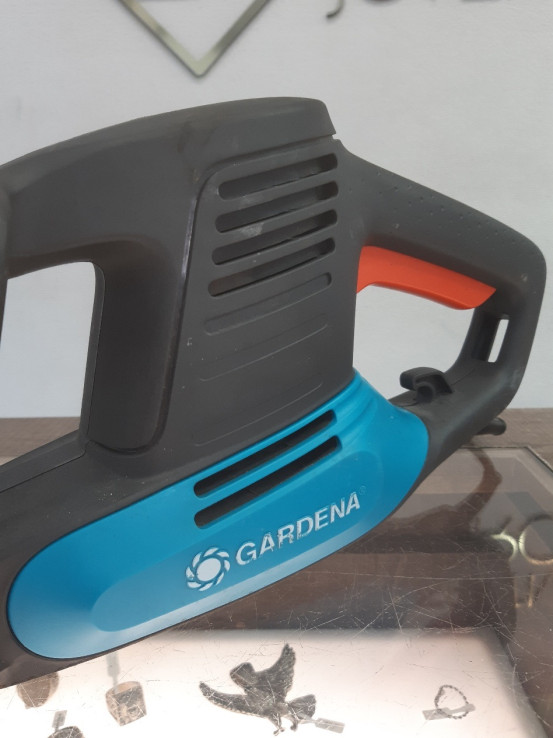 1-1-243341-2-Cortasetos Gardena 420w