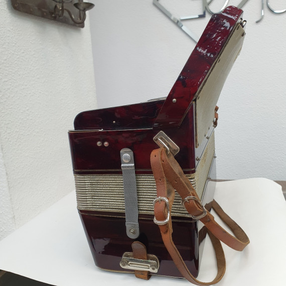 1-1-257083-3-Acordeon Rauner Roja