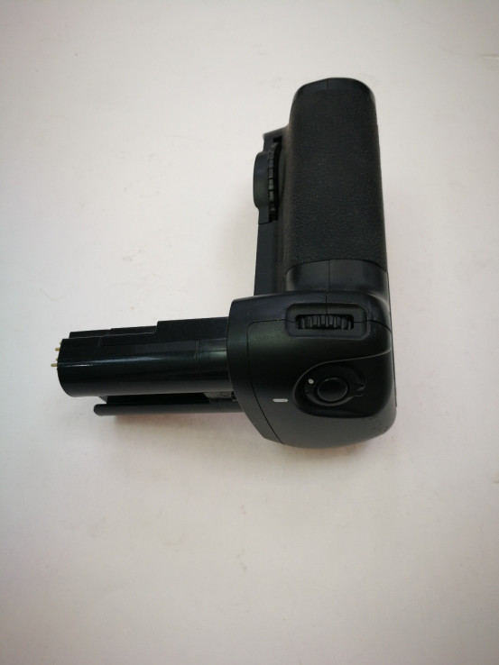 1-1-192468-2-Empuñadura Meike para Nikon D90