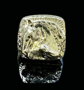 1-1-149907-4-Anillo sello plata bañado en oro 18K cuadrado caballo