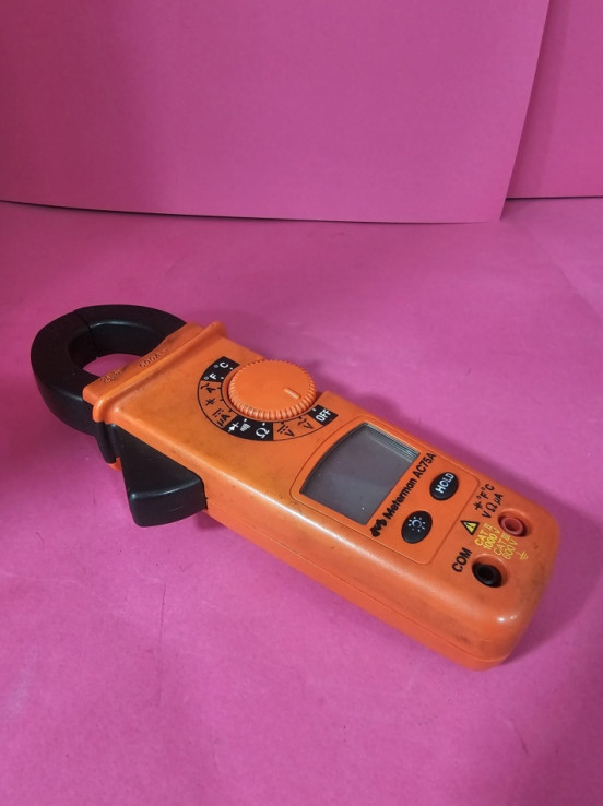 8-8-69929-4-Pinza Amperimétrica Meterman Ac75a 600A