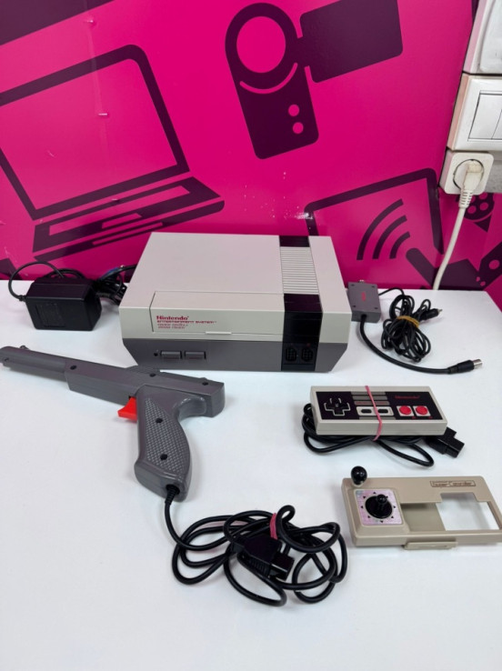 7-7-80808-3-Consola NES Clásica