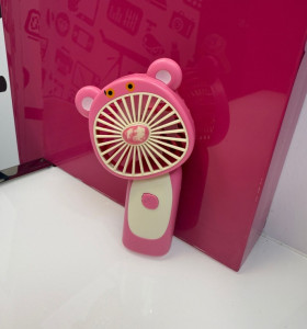 9-9-72671-1-Ventilador mano pantera rosa 