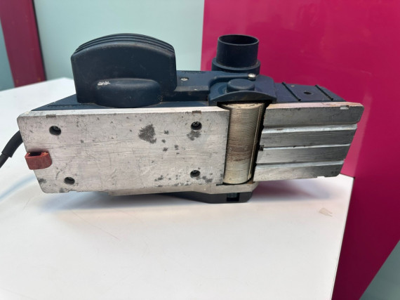 9-9-67740-4-Cepillo Eléctrico Bosch Gho 26-82