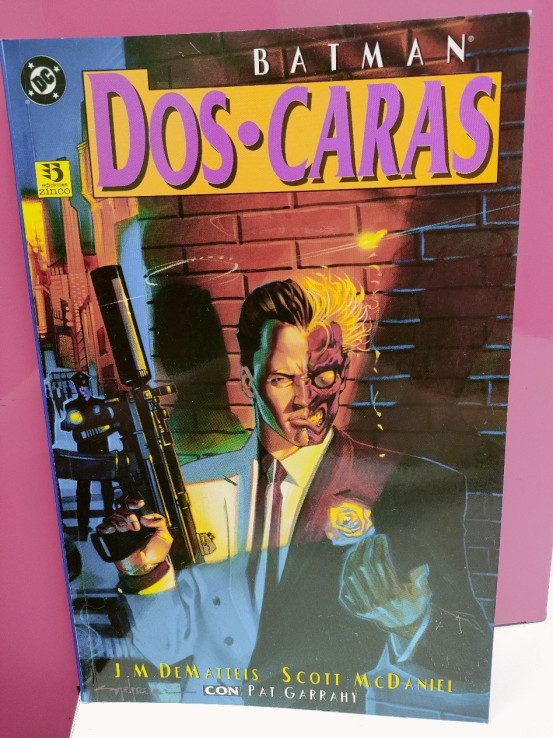 9-9-46588-2-Cómic Batman: Dos-caras