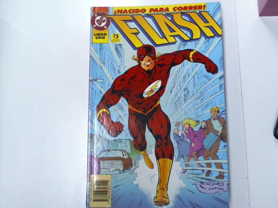 9-9-48277-1-Cómic Flash nacido para correr 1