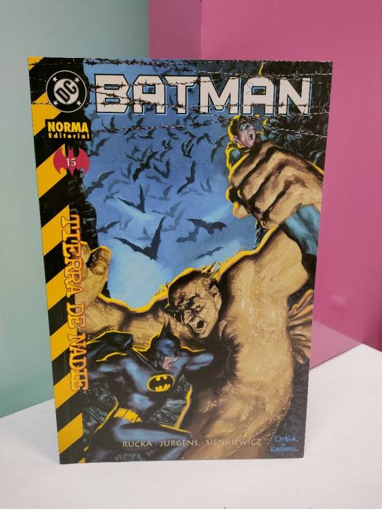 9-9-49711-1-Cómic batman tierra de nadie 15