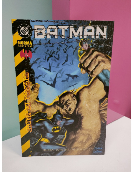 9-9-49711-1-Cómic batman tierra de nadie 15