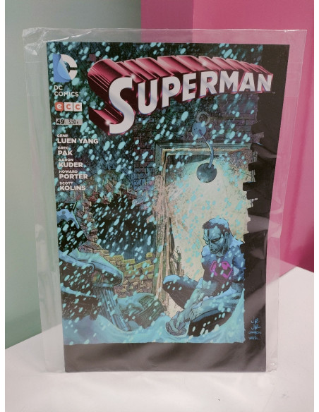 9-9-49696-1-Cómic superman (49)
