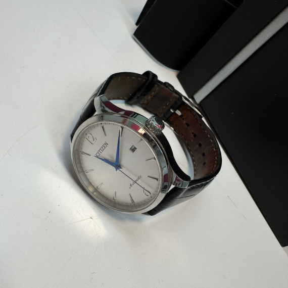 9-9-67684-3-Reloj Pulsera Premium Caballero Citizen NJ0110-18A