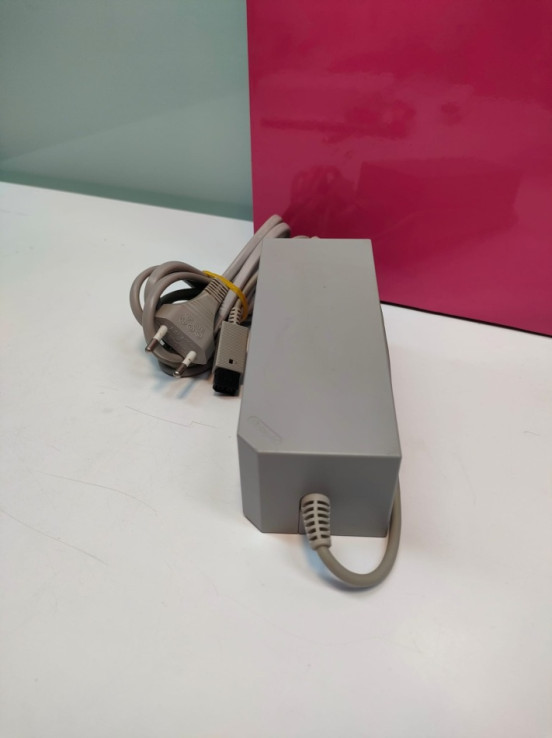 9-9-70782-2-Consola Wii rvl- 001 con mando