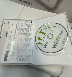 9-9-69746-2-Videojuego Wii Fit Plus Tabla  2