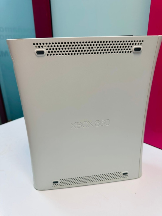 9-9-64845-4-Consola Xbox 360 (sin Mando)