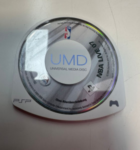 9-9-56550-1-Videojuego PSP NBA LIVE 07