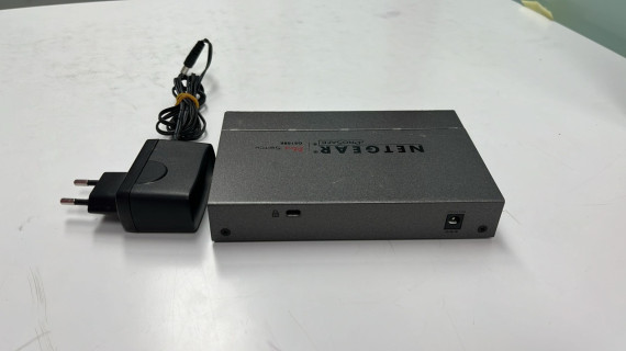 9-9-63579-1-Informática Netgear Plus Switch