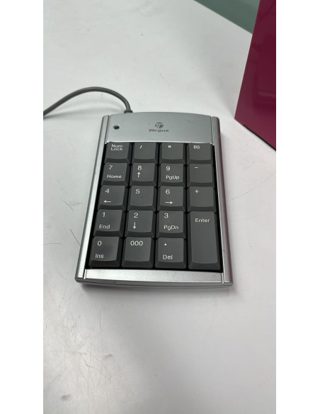 9-9-64084-1-Targus alfanumerico