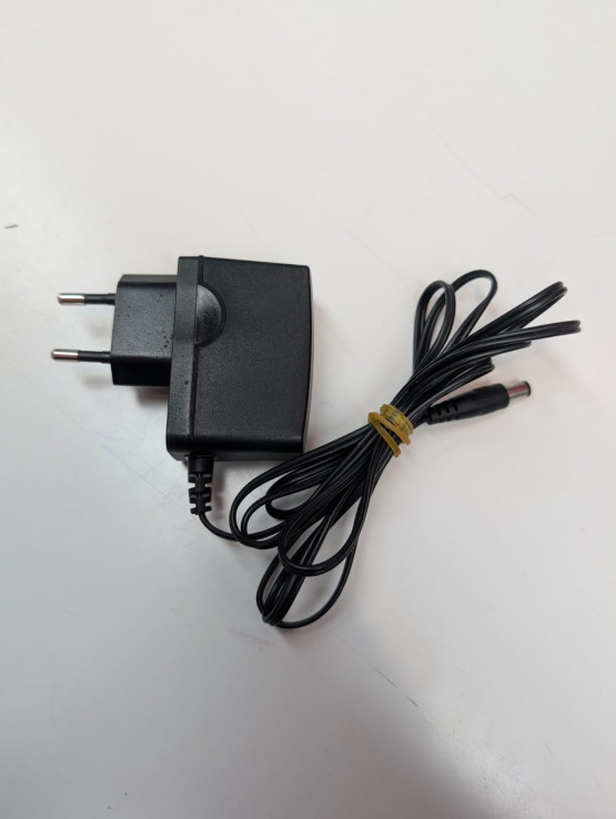 9-9-68864-3-Hub Tp Link Sg1005d