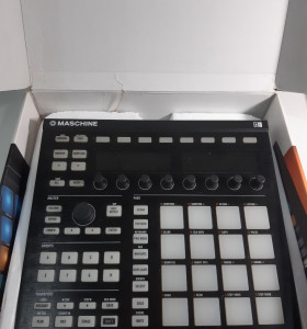 1-1-239121-1-Caja de ritmos Maschine MK2 Studio Native Instruments 