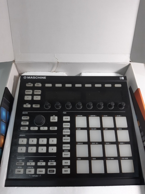 1-1-239121-1-Caja de ritmos Maschine MK2 Studio Native Instruments 
