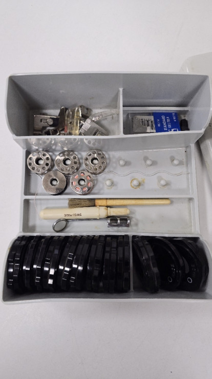 1-1-250757-2-Maquina Coser Elna Su